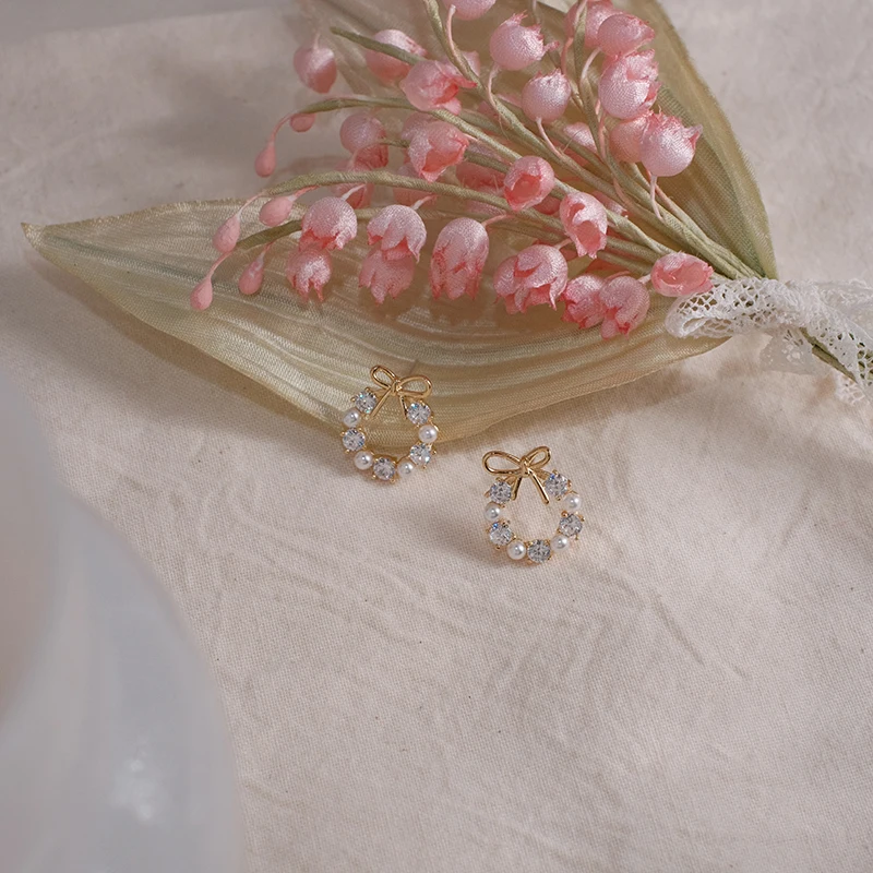 Mousse Small D Bow Earrings Advanced Sense Short Studs without Piercing Mosquito Coils Ear Clip Female Ear Accessories Niche Uni