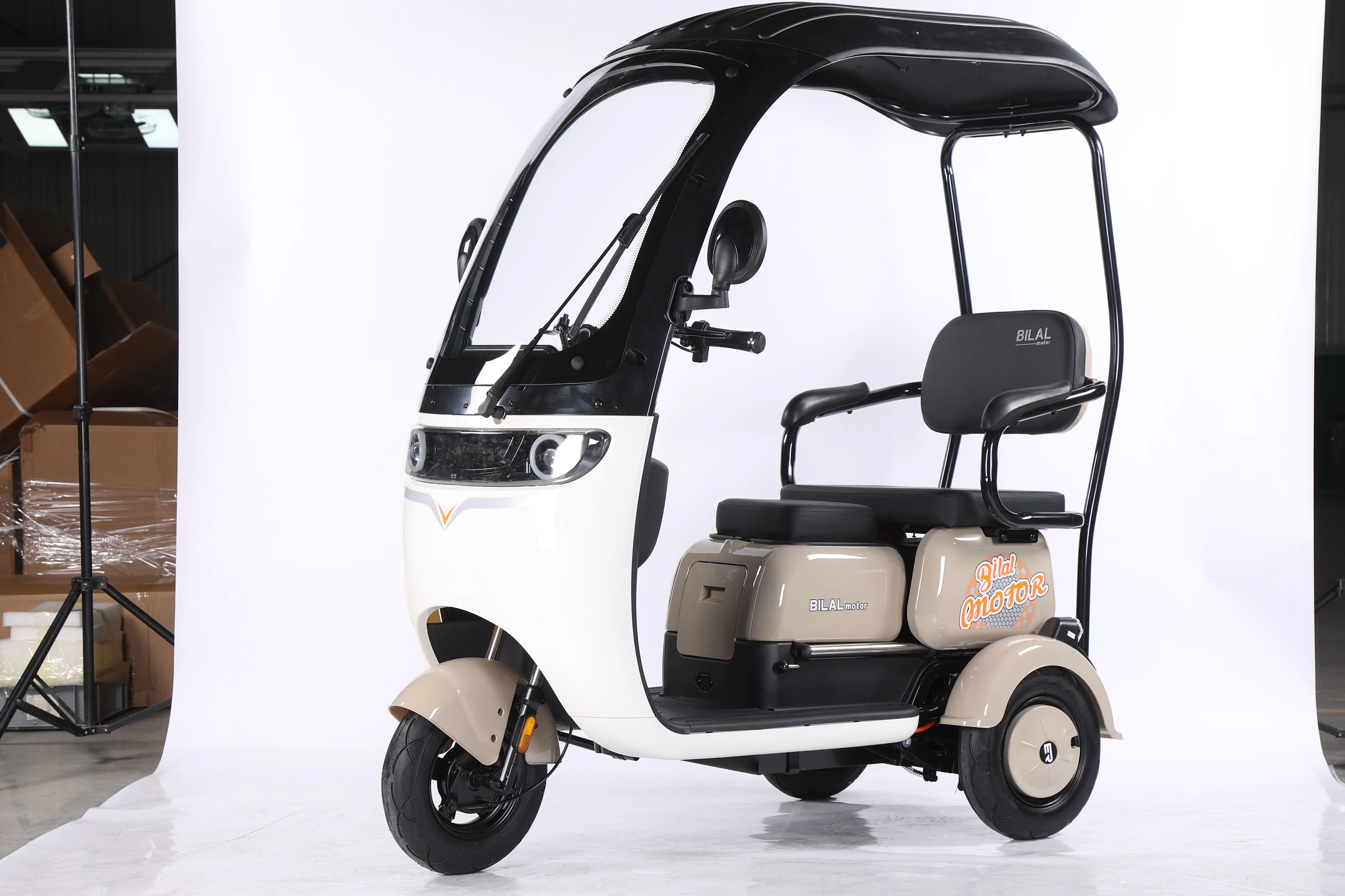 2025 Factory Wholesale 500W-800W Power Electric Tricycle for City Leisure 60V 48V Steel Frame Two-Row with Lead-Acid Battery
