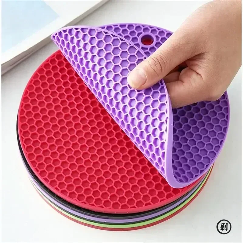 Round Heat Resistant Silicone Mat Drink Cup Coasters Insulation 13.5*13.5cm Non Slip  Placemat Kitchen Accessories Pot Holder