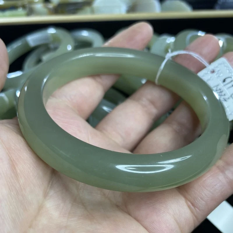 

Natural Women, Hetian Jade Qinghai Material, Lake Green Bracelet