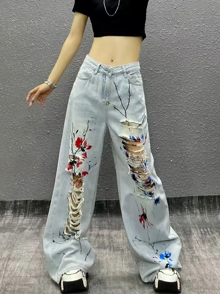 Рисунок 5 - Рваные повседневные джинсы с полым принтом