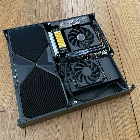 Factory direct wholesale price s35 chassis 4 liters portable mini tiled small host, supports dual fan graphics card