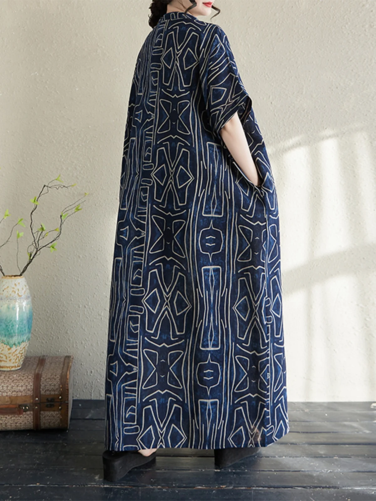 صيف جديد حجم كبير المرأة القطن الكتان طباعة V-Ne فضفاض بسيط عطلة Sle طويل الدكتور الشاطئ النسخة الكورية تخفيف