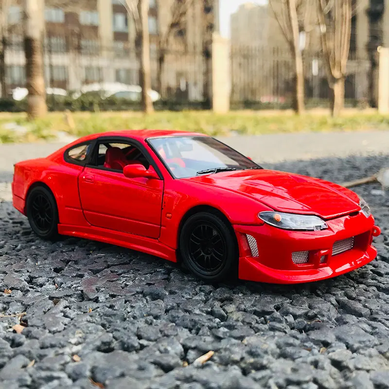 Welly 1/24 Nissan Silvia S15 Alloy Sports Car Model Diecast Metal Toy Racing Car Model High Simulation Collection Childrens Gift