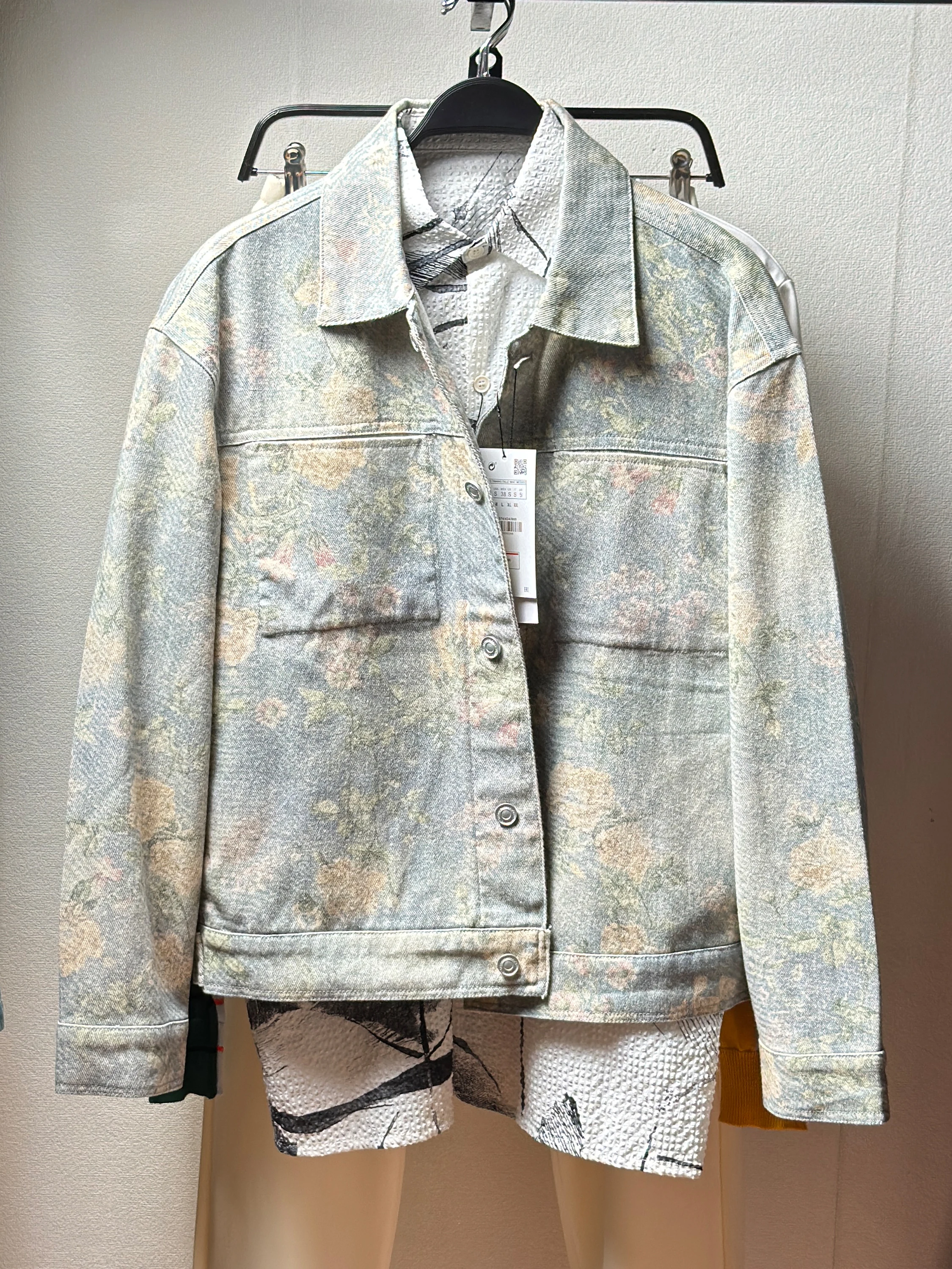 

New Arrival Men's Cotton ort Printed Denim Jaet Fall 2025 ZA25 Loose Fit Long Sve Flip Collar Youth Faion