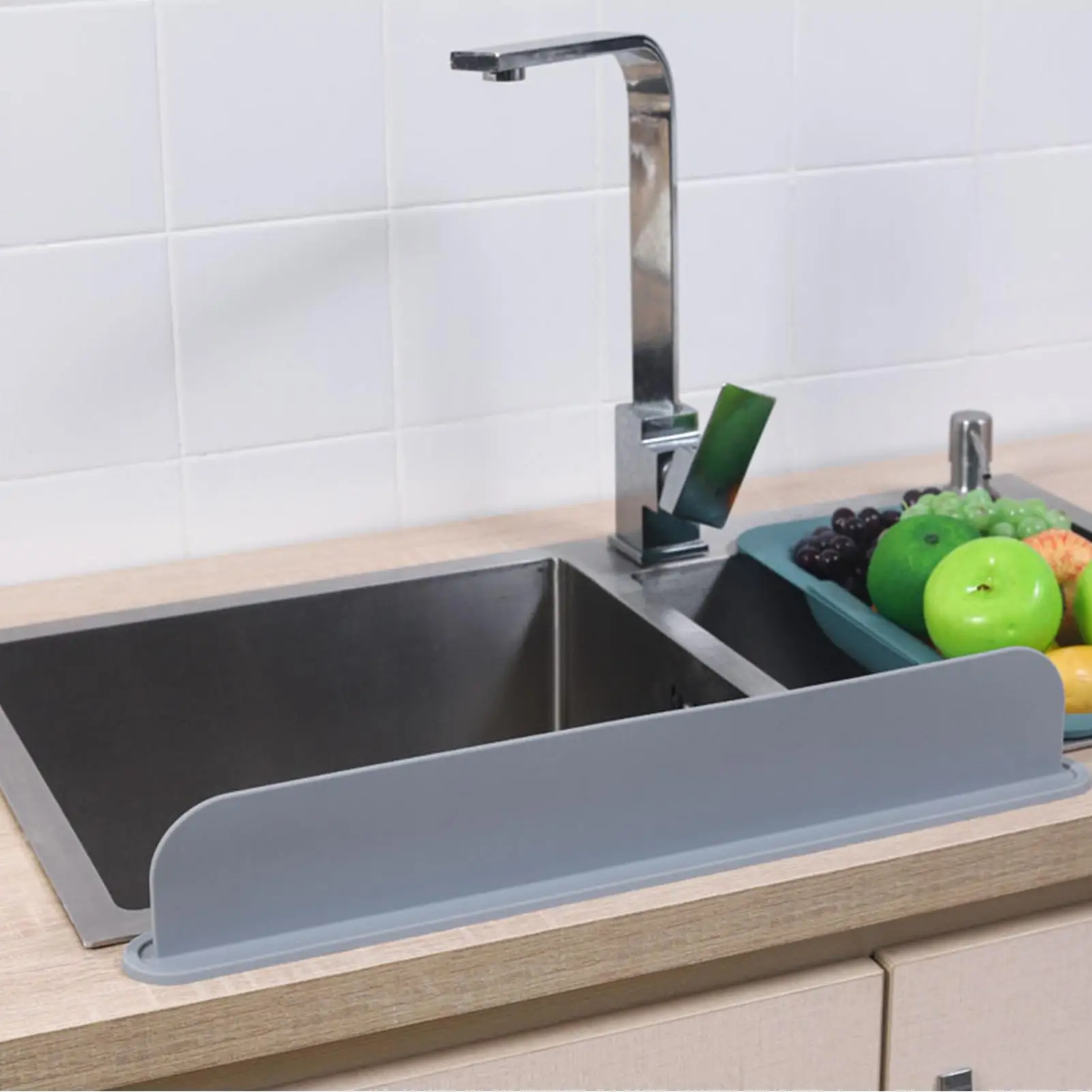 Spülbecken-Spritzschutz 20 Zoll Schützender Silikon-Saugnapf Küchenarbeitsplatten-Wasserschutz für Badezimmer-Waschtisch