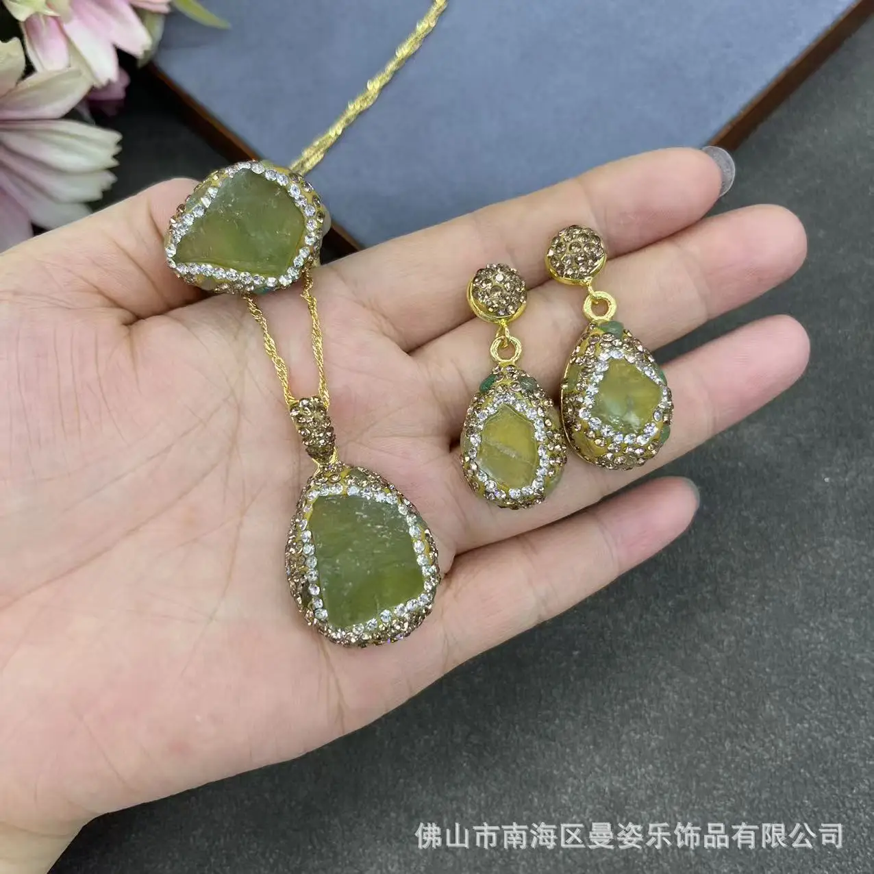 

DIY accessories New natural fluorite three-piece set Internet celebrity live broadcast style European and American cross-border