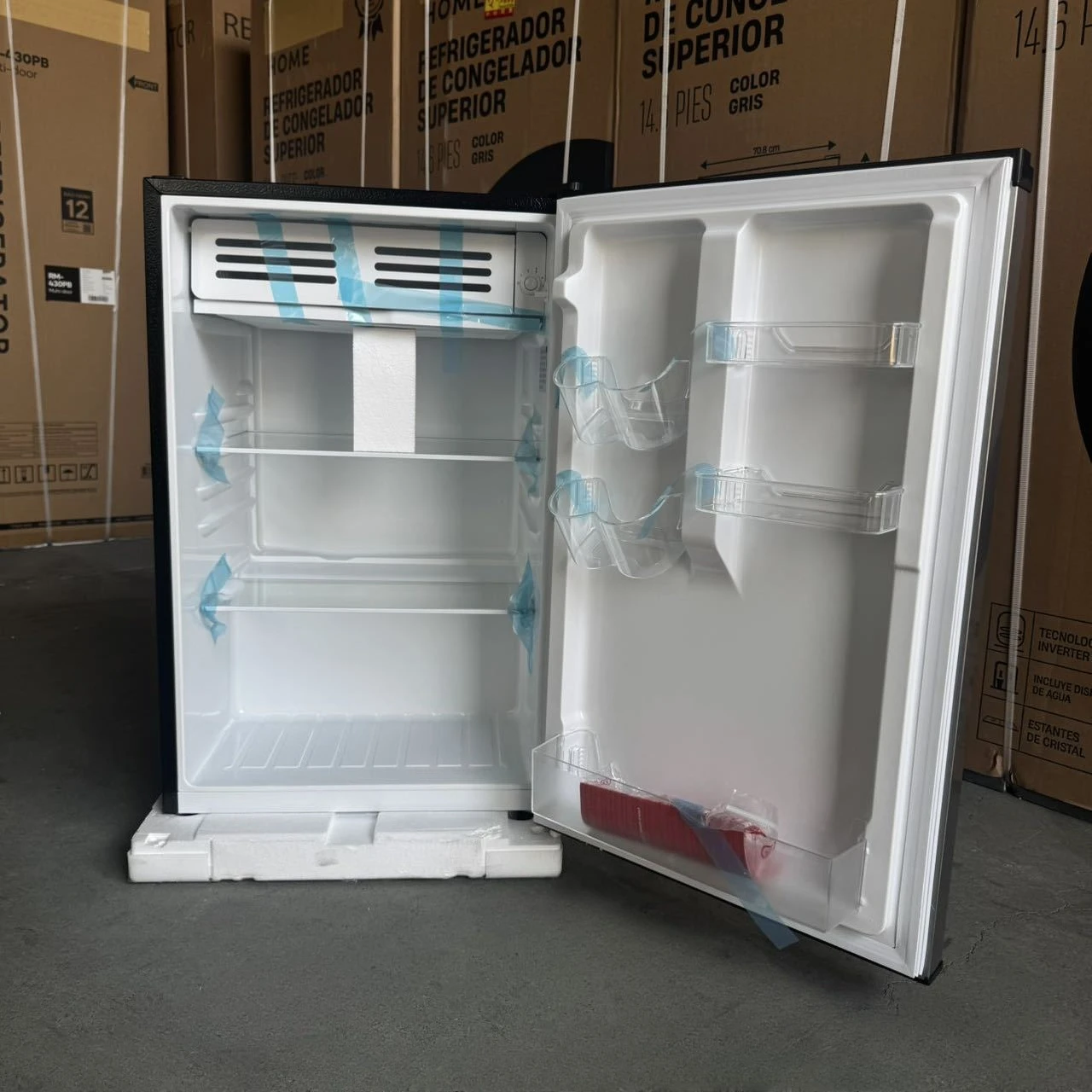 Single Door Small Refrigerator Energy Saving and Power Saving Energy-certified, Sleek & Compact