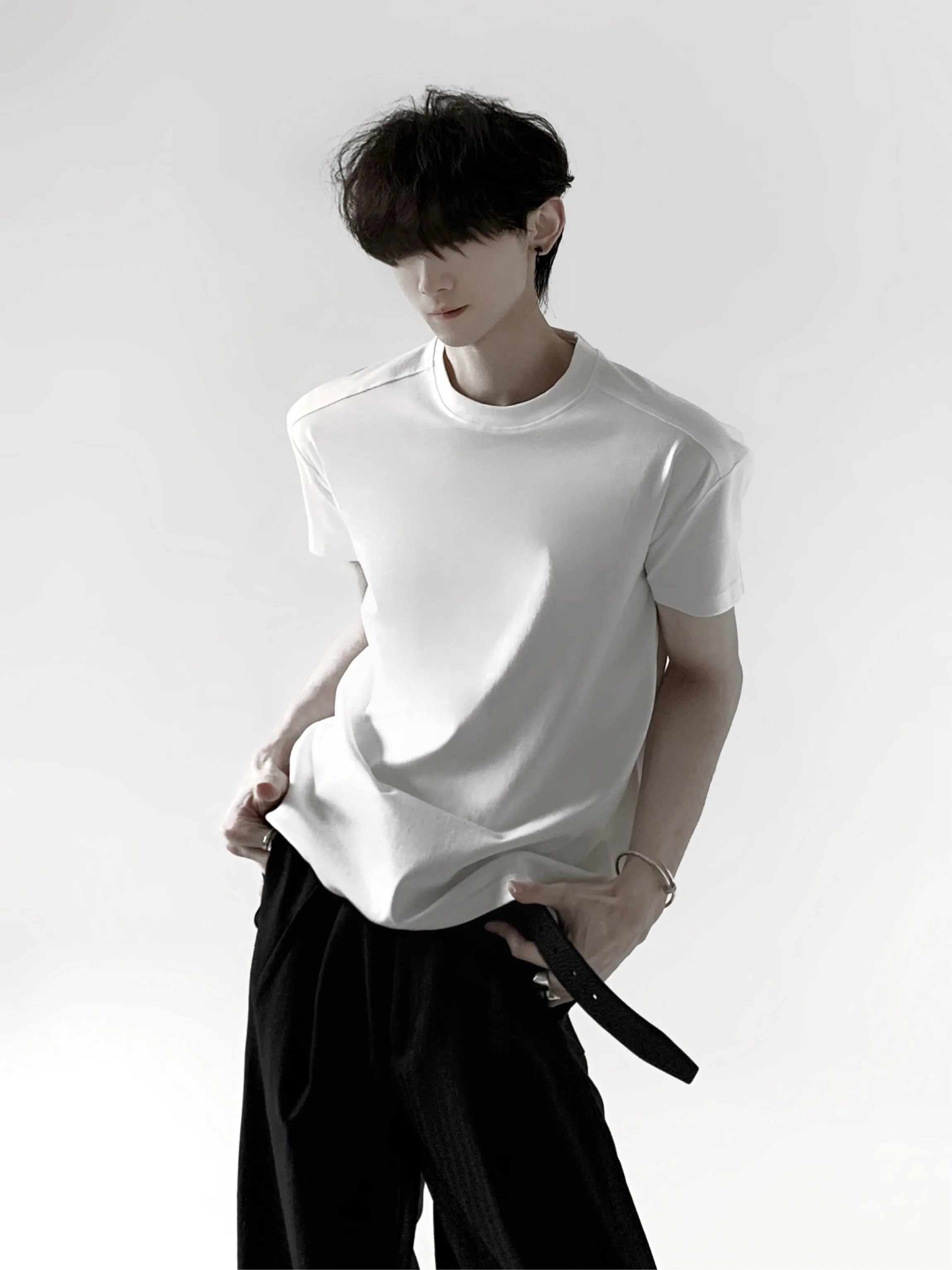 Black Slim Fit Short Sleeve T-Shirt Men's Clean Fit Boxy Cool Feeling Minimalist Design round Neck Short Length Casual Top