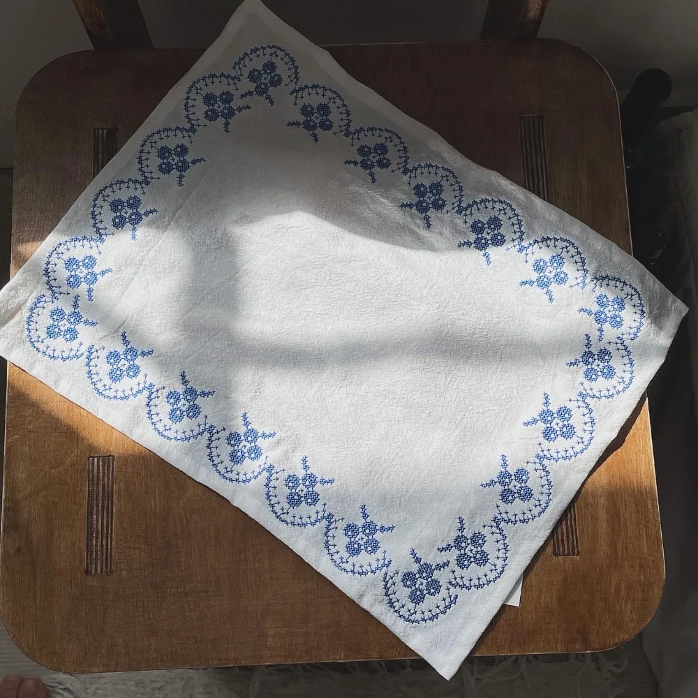 

Pure Cotton Retro Embroidery Meal Mat 29*37cm Square Table Napkin Exquisite Simple Desktop Decoration Mat Food Photography