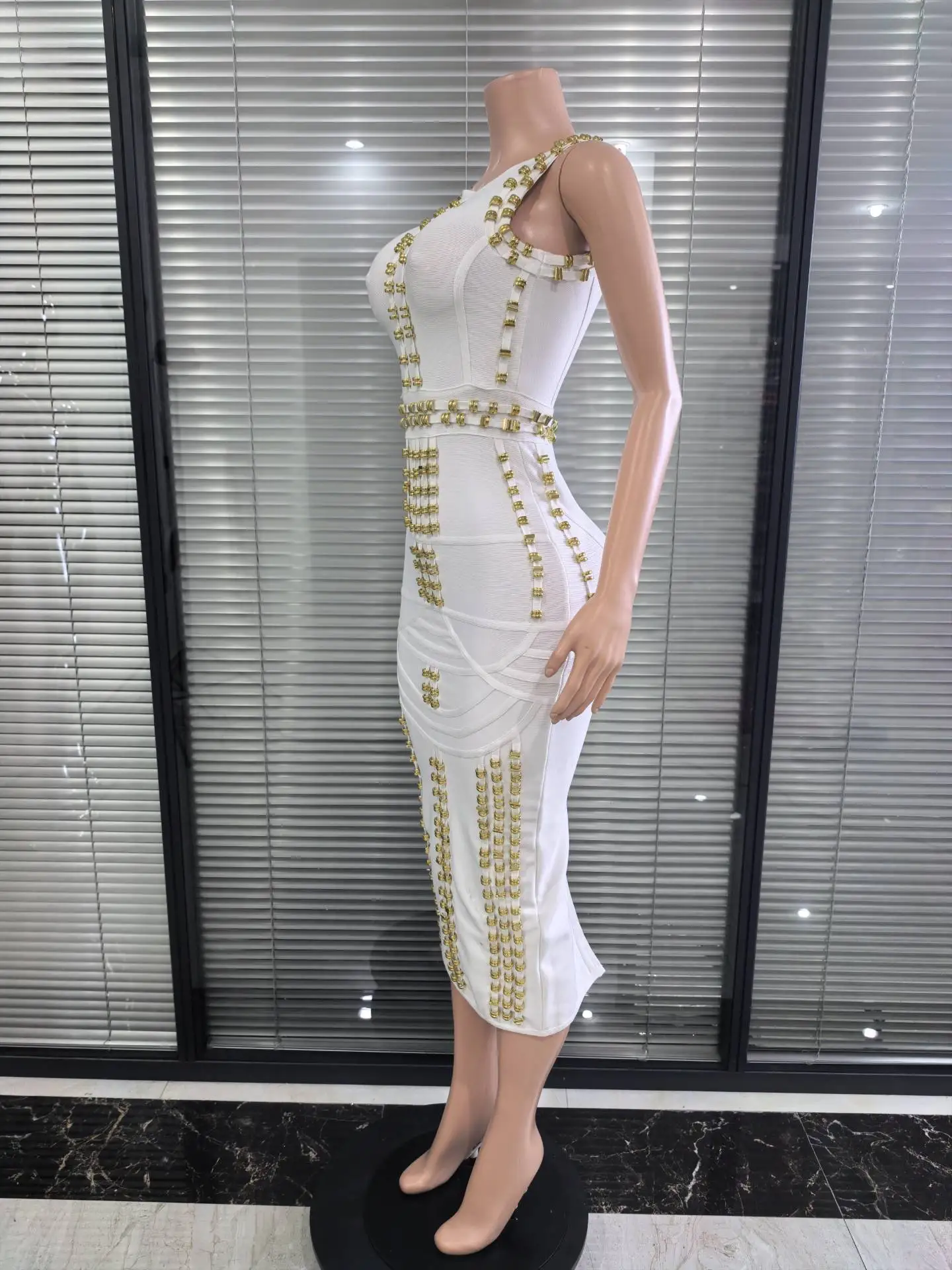 Hoge Kwaliteit Vrouwen Mouwloze Sexy O-hals Gouden Lovertjes Bodycon Mid-kalf Bandage Jurk Avondfeest Vieren Cocktail Wear