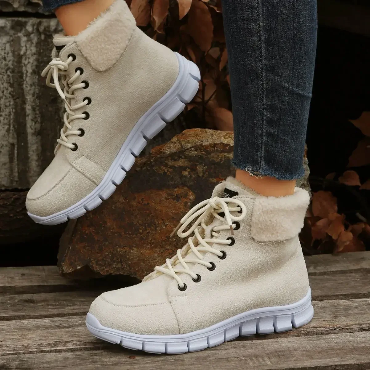 

In winter of 2023 booties with round head and sponge cake bottom boots and British style flanging casual women's boots.