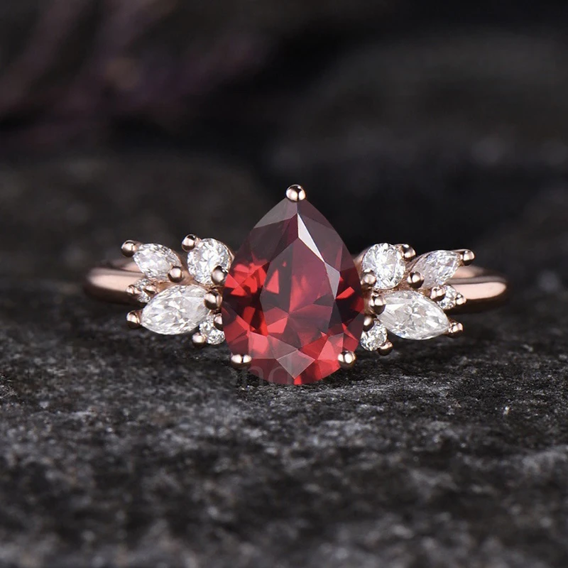 

Huajie 2Pcs/set Women's Elegant Shining Cut Red Zirconia Inlaid Rings Dainty Stackable Set Ring New Jewelry Party Gift Tide