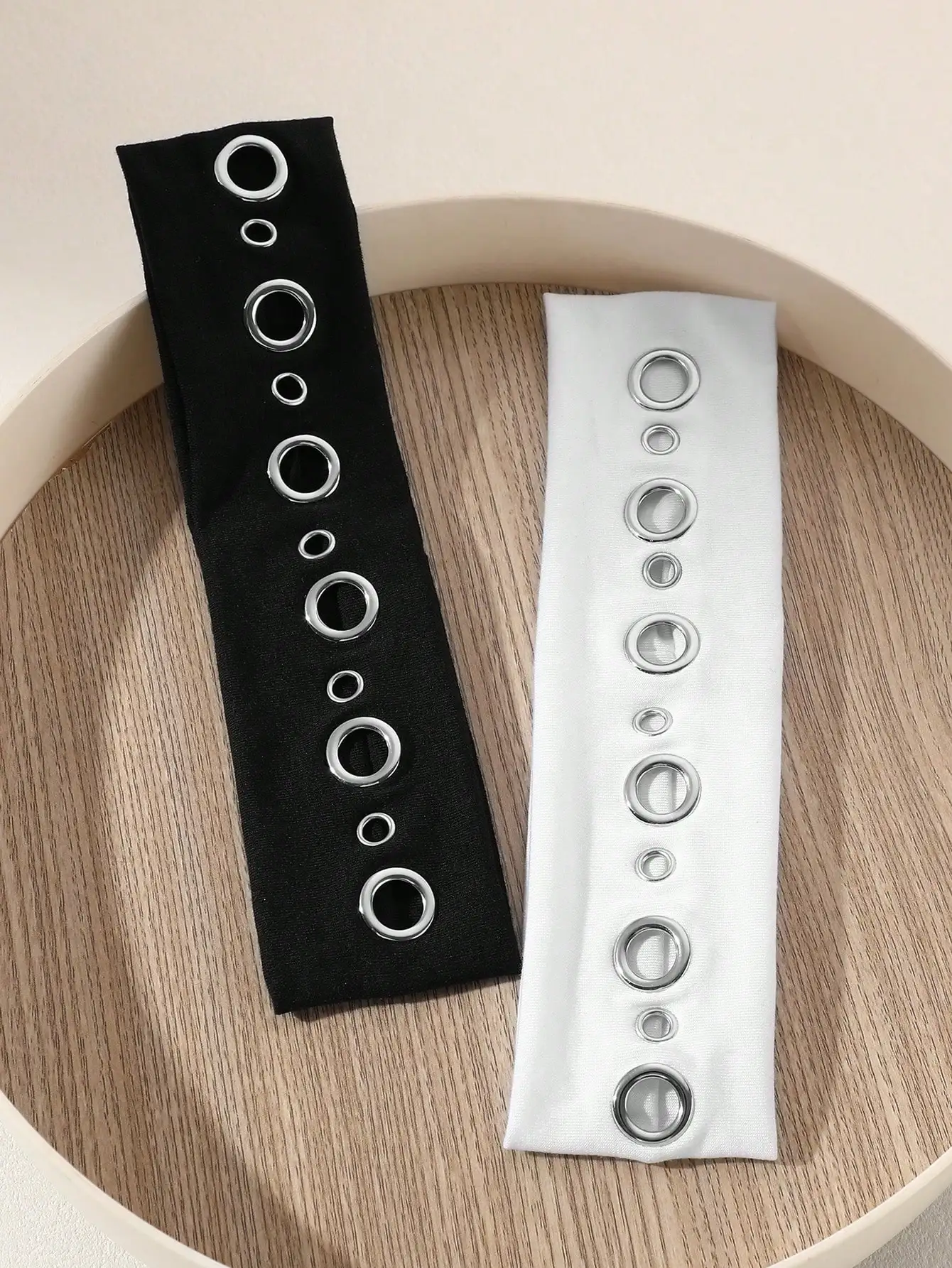 

ROMWE 1PC Sweet And Cool Girl Y2K Street Metal Hollow Air Eye Wide Version Solid Color Headband Punk Heavy Industry Style