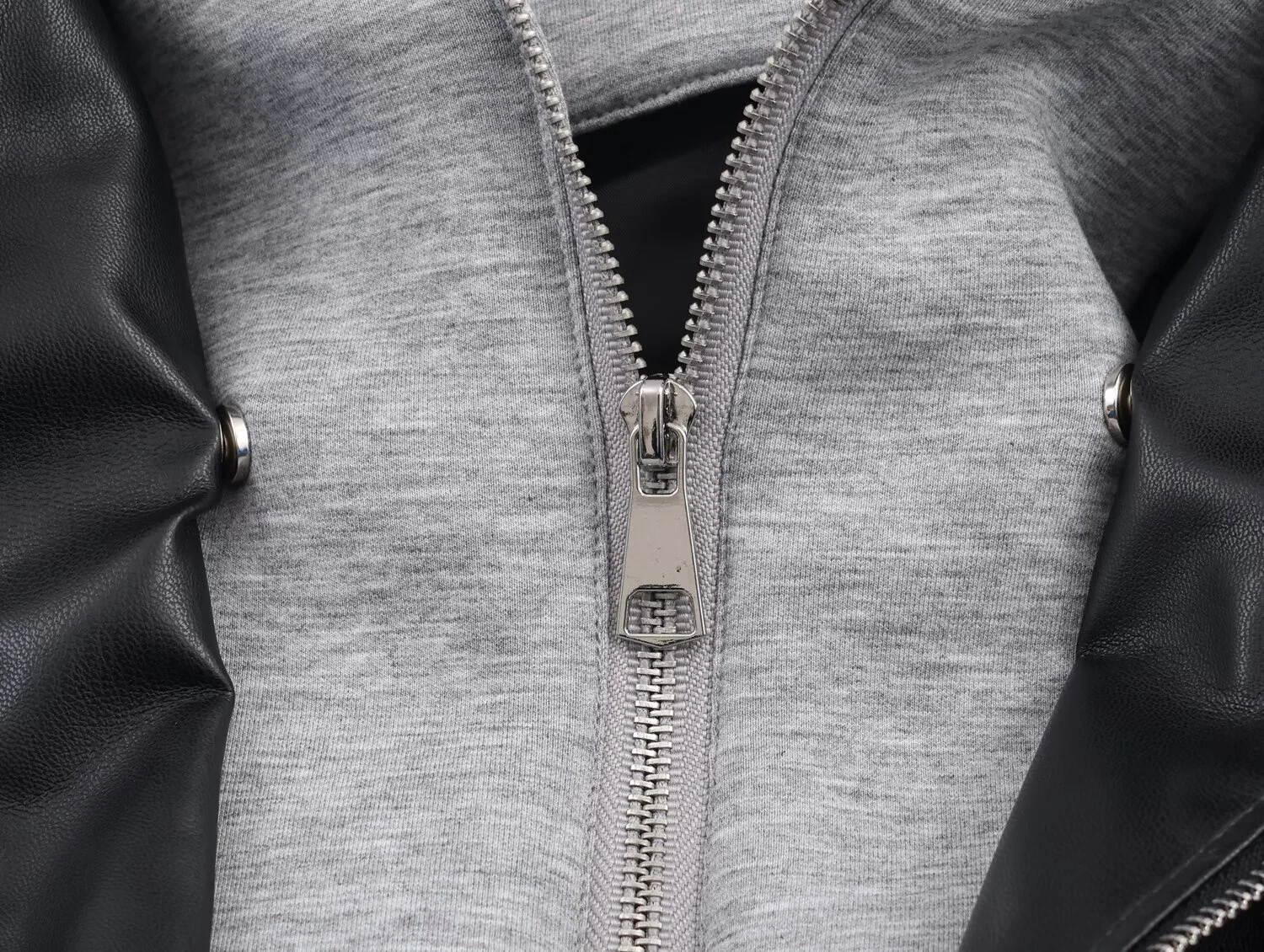 سترة نسائية غير رسمية جديدة لشتاء 2025 متعددة الاستخدامات وبسيطة وقلنسوة وتأثير جلدي معطف فضفاض #6