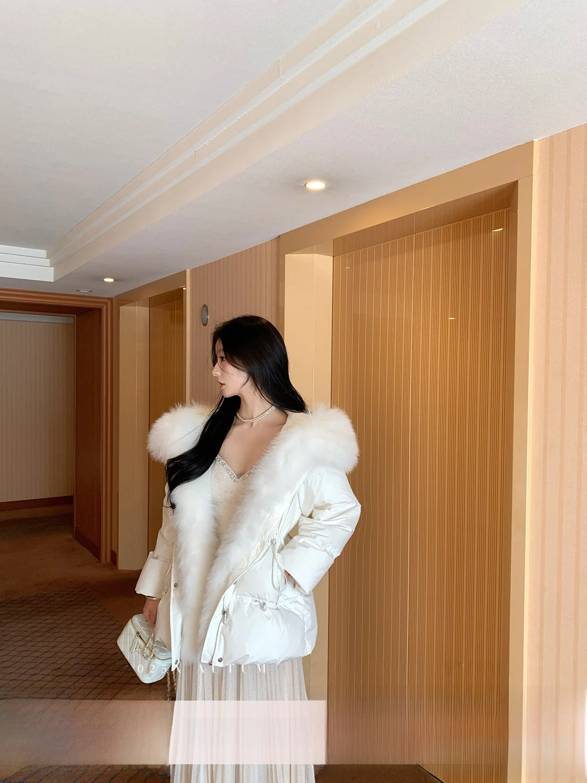 

Женская пуховая куртка YOLI Iceland Snowscape с меховым воротником, повседневная теплая куртка с капюшоном, из полиэстера, с наполнителем из белого пуха