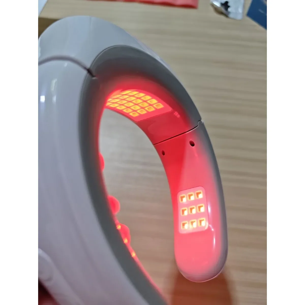 

Portable Red Blue LED Light Therapy Device for Neck Shoulder Pain Relief Muscle Relaxation Massager Cervical Care
