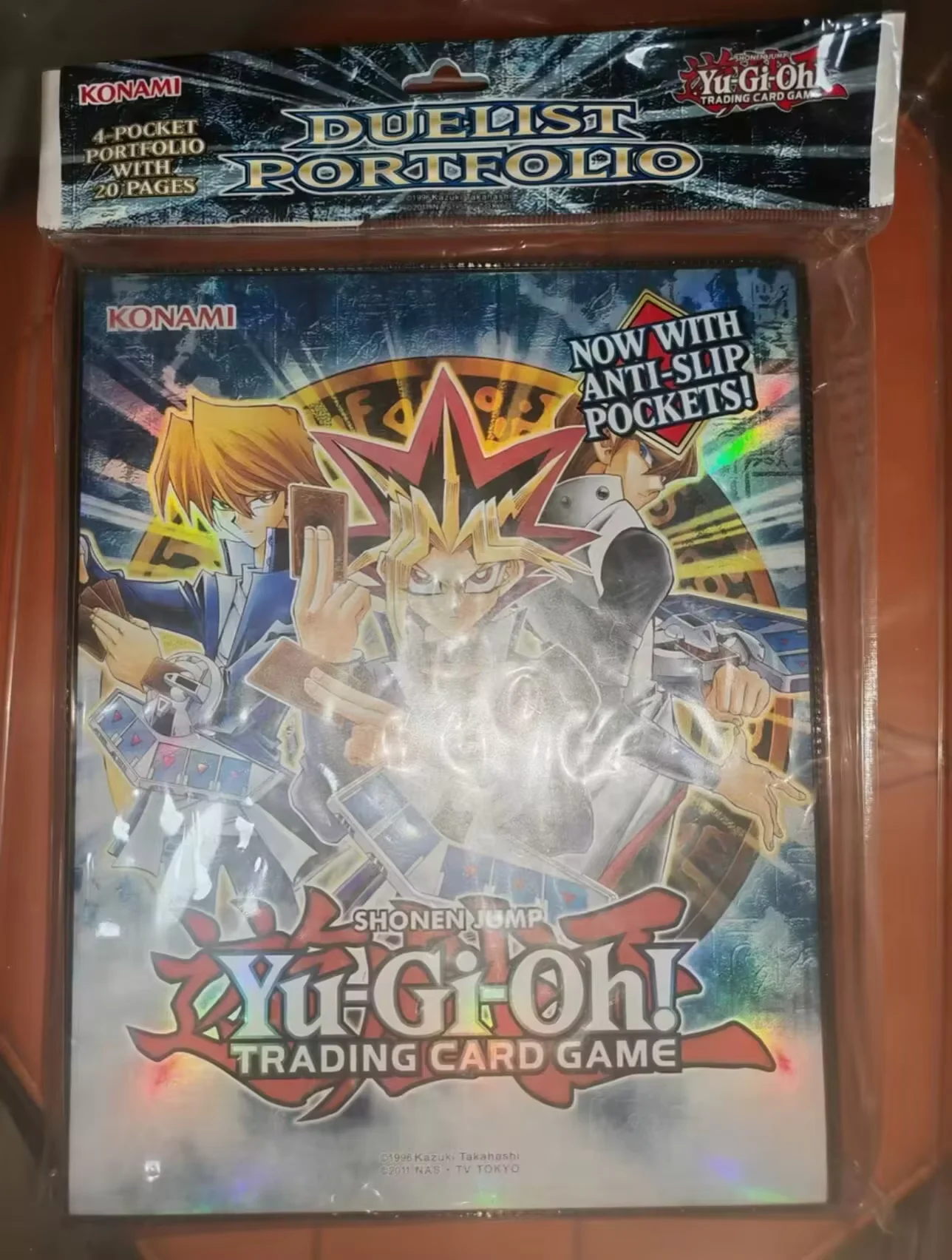 yugioh-konami-duel-monsters-kaiba-yugi-atem-portefeuille-4-pochettes-avec-20-pages-collection-officielle-scellee-portefeuille-du-dueliste