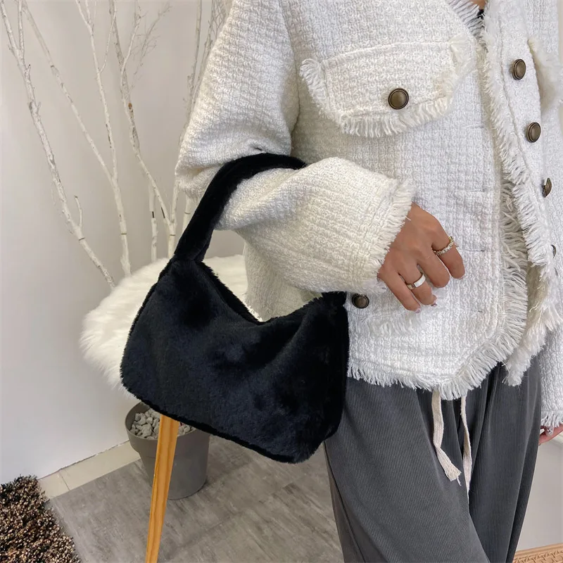 Bolso de hombro Hobos de felpa suave para mujer, bolso de mano peludo, bolso de mano para mujer, bolso de axilas femenino, diseño Simple, moda de invierno