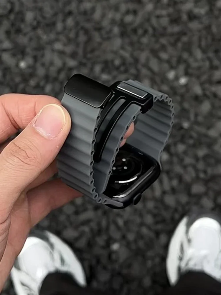 Magnetic Buckle Strap for Apple Watch Band Ultra 2 49mm 45mm 44mm 40 41 38 42mm Silicone Bracelet IWatch Series 7 6 3 Se 8 9 10