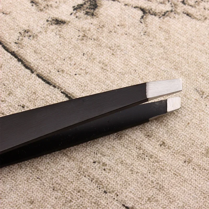 ステンレス鋼眉毛ピンセット、斜めプラー、脱毛メイクアップツール、ブラック/ピンク、1個