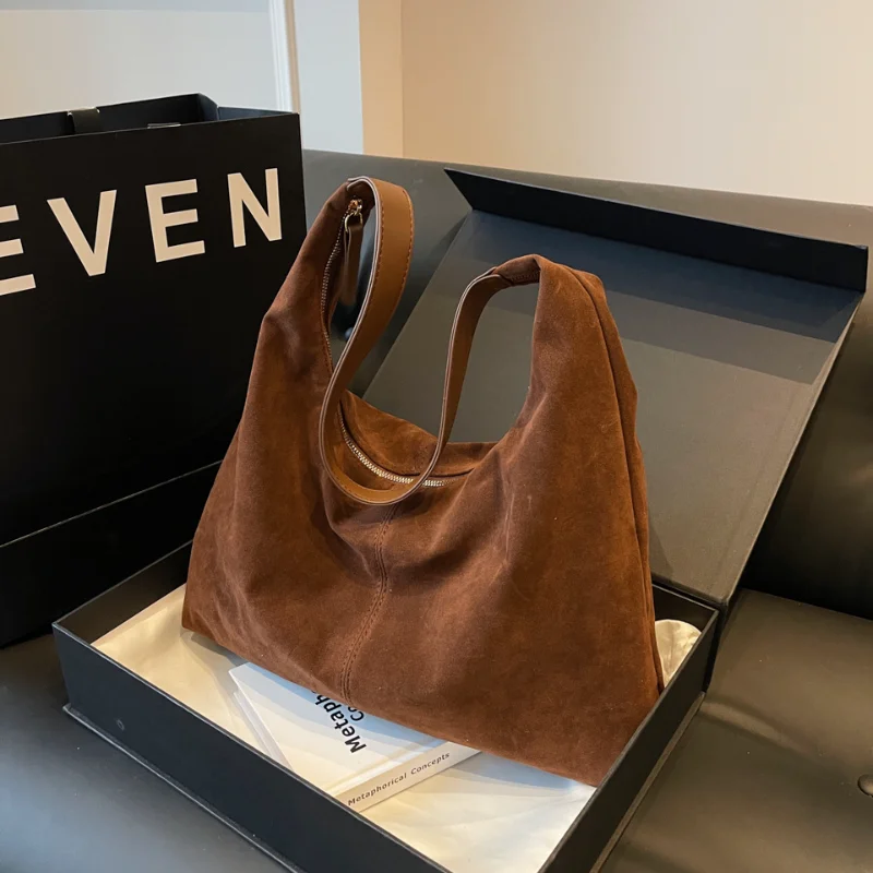 

Ретро-стиль, матовая отделка, высококачественная минималистичная сумка через плечо с текстурной поверхностью, универсальная, вместительная.