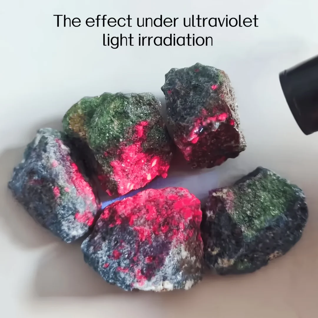 40/120/240g Rubis naturel en kyanite, pierre brute rouge, bleue, verte, réaction à la fluorescence UV, spécimens minéraux