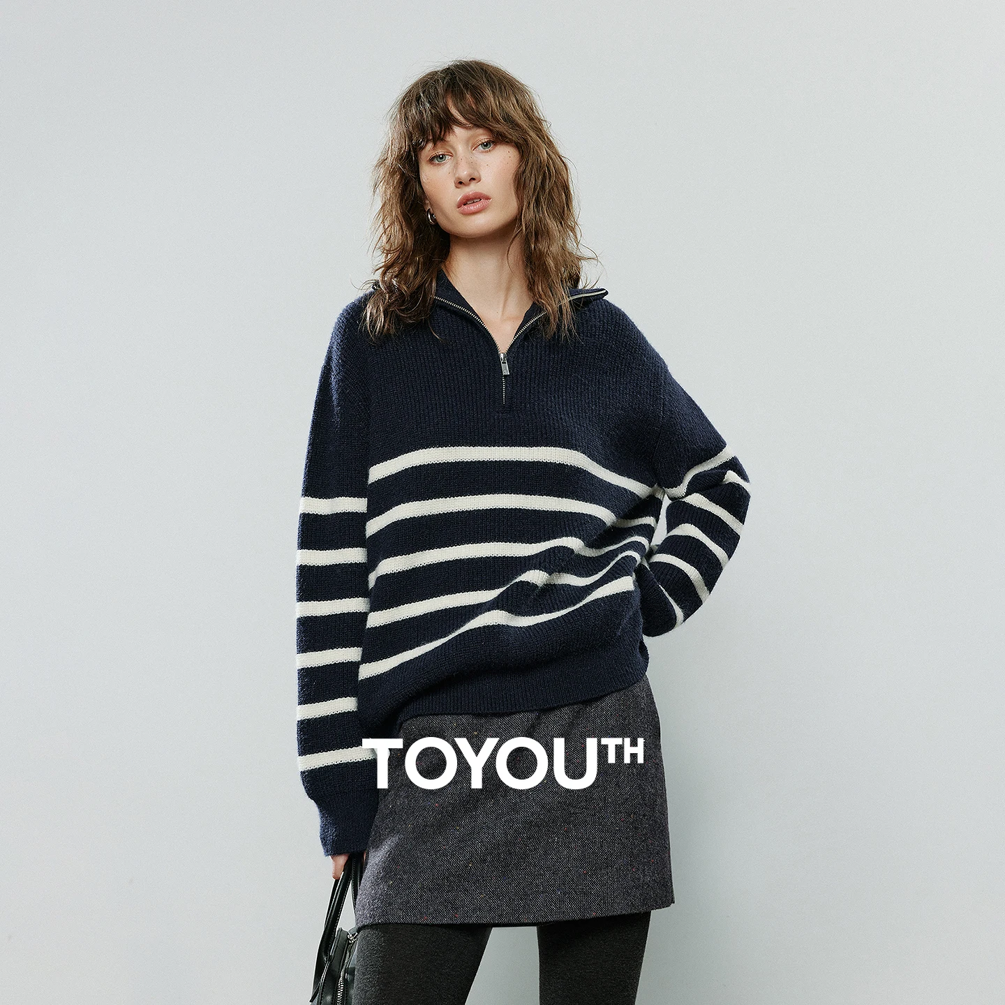 

TOYOUTH женские свитера 2025, новинка зимы, асимметричный классический полосатый свитер на молнии с лацканами, толстый теплый утягивающий вязаный топ