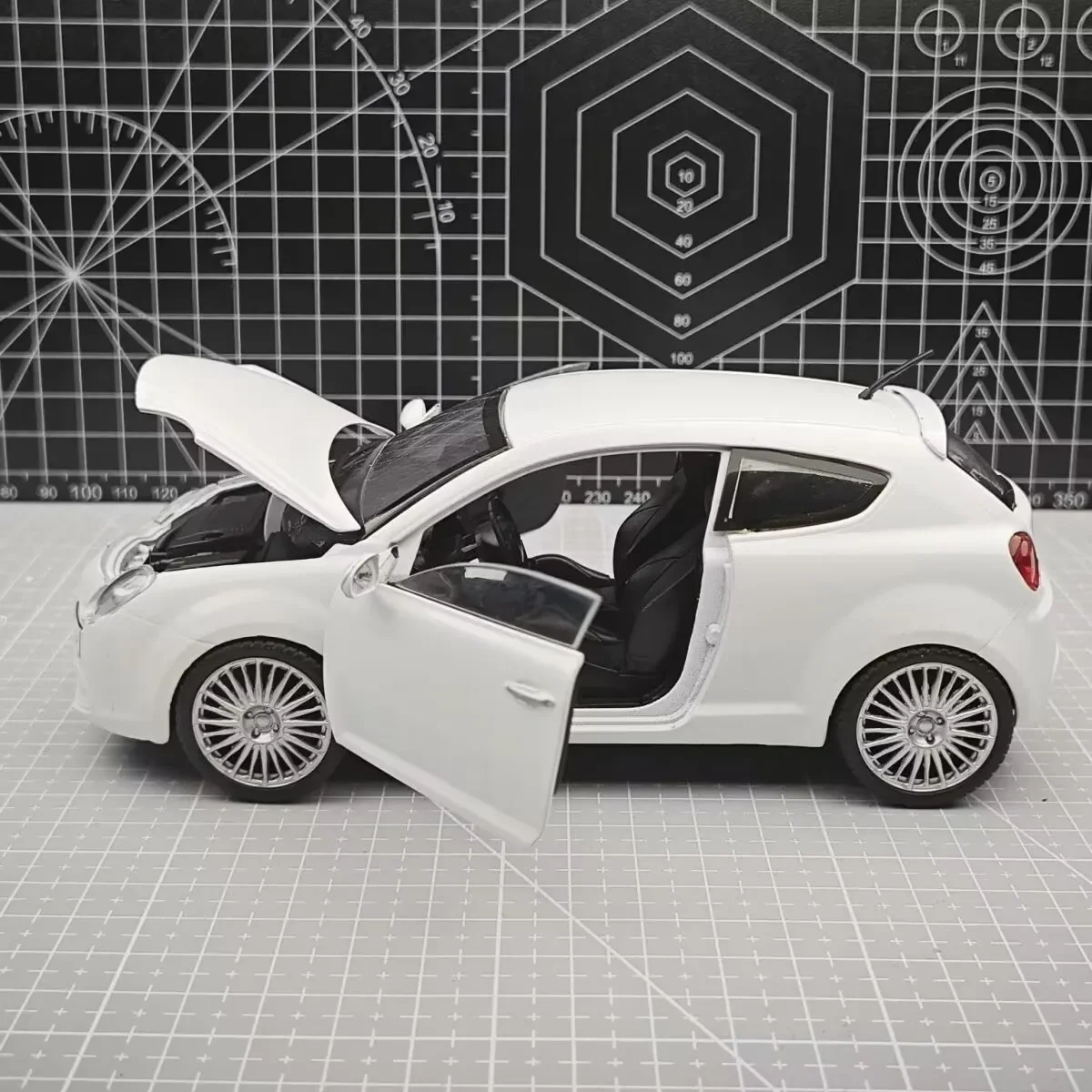 

1:24 Alfa Romeo MITO SUV Alloy Sports Car Model Diecast Metal Racing Car Vehicles Model High Simulation Collection Kids Toy Gift