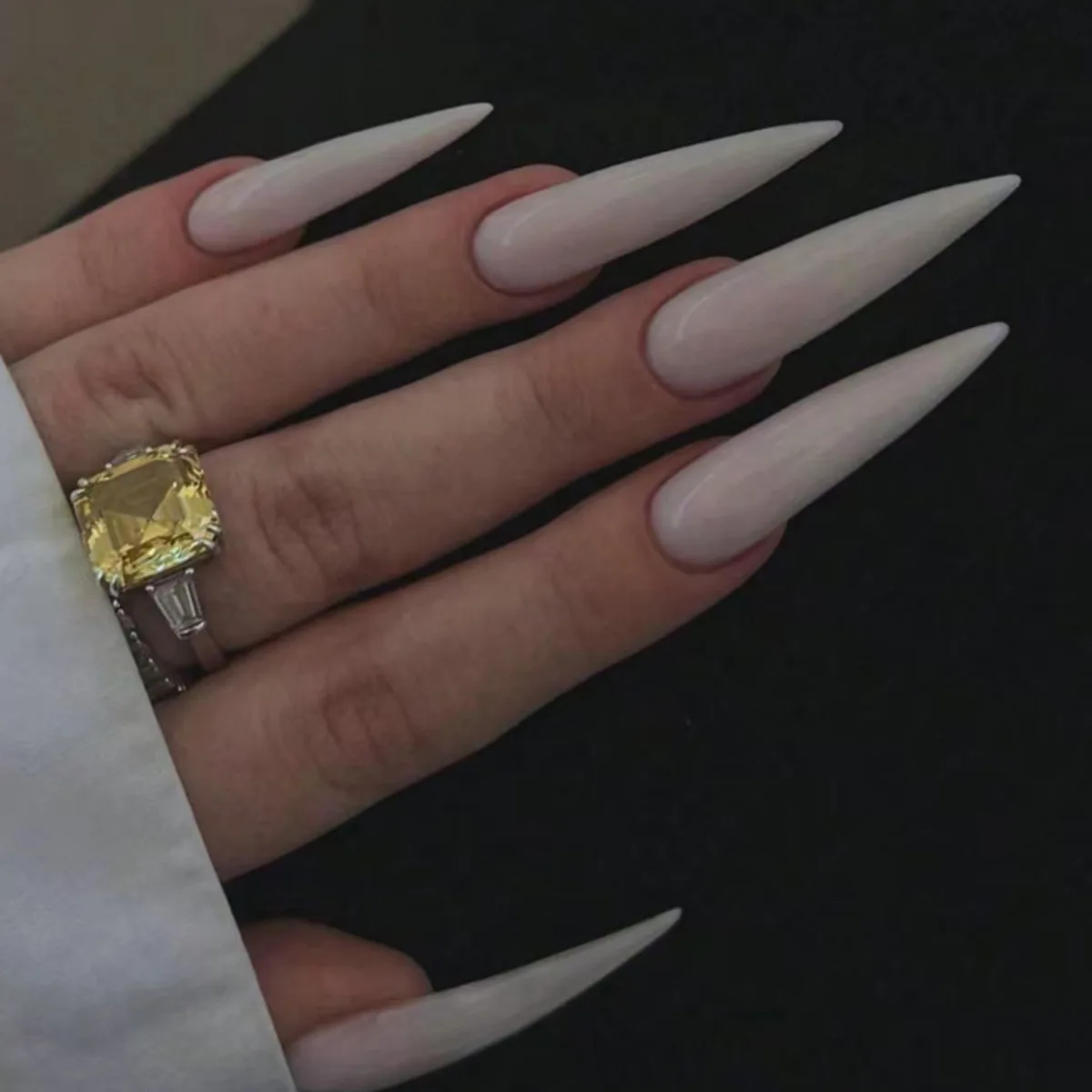 

24pcs Simple Long Stiletto Press on Nails Solid Color Red Almond Nails Tips Wearable Spicy Girl False Nail Detachable Fake Nail