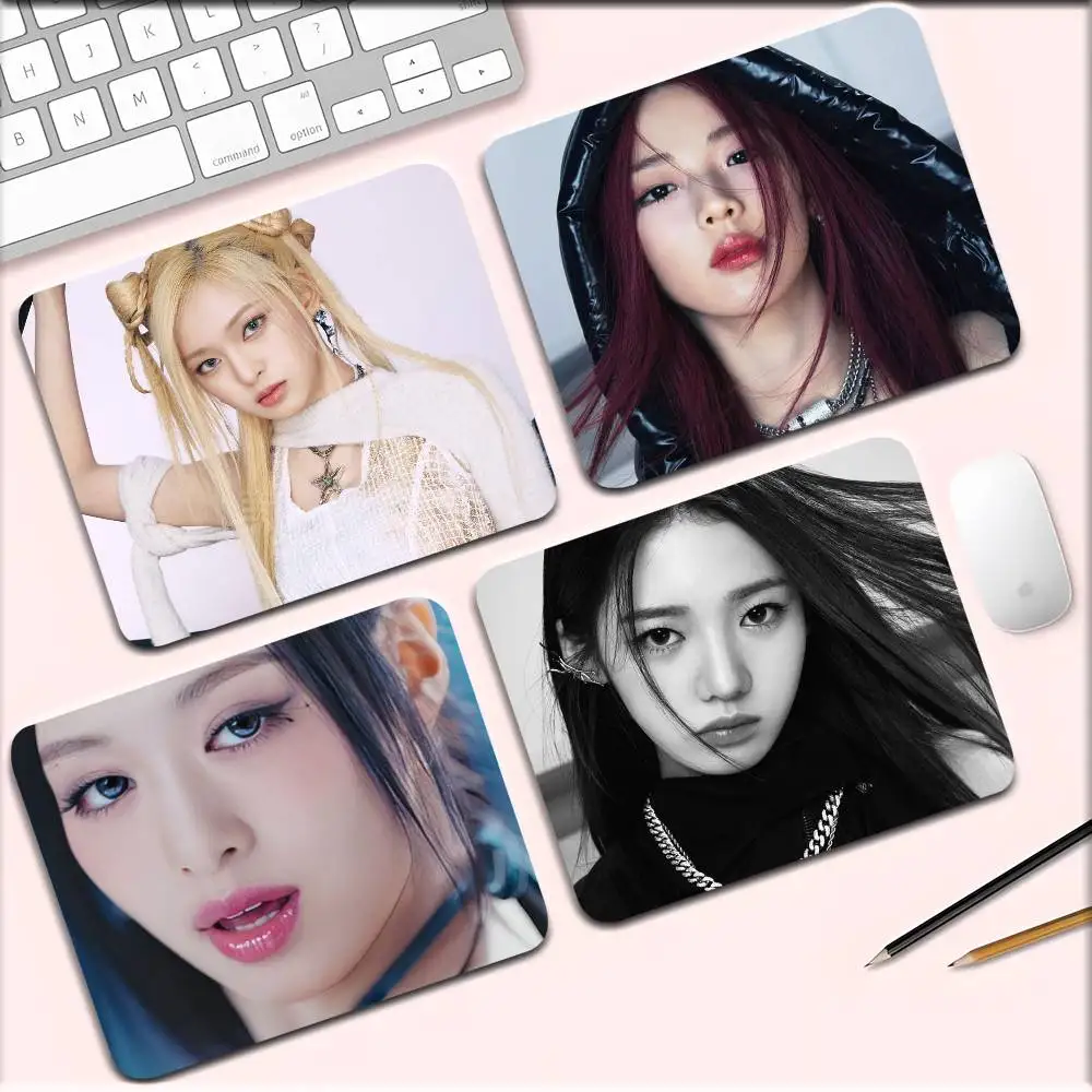 Kpop Girls Band BabyMonster Mousepad Small LockEdge Mouse Pad For Gamers Computer Desk Pad Rectangular Anti-slip Rubber