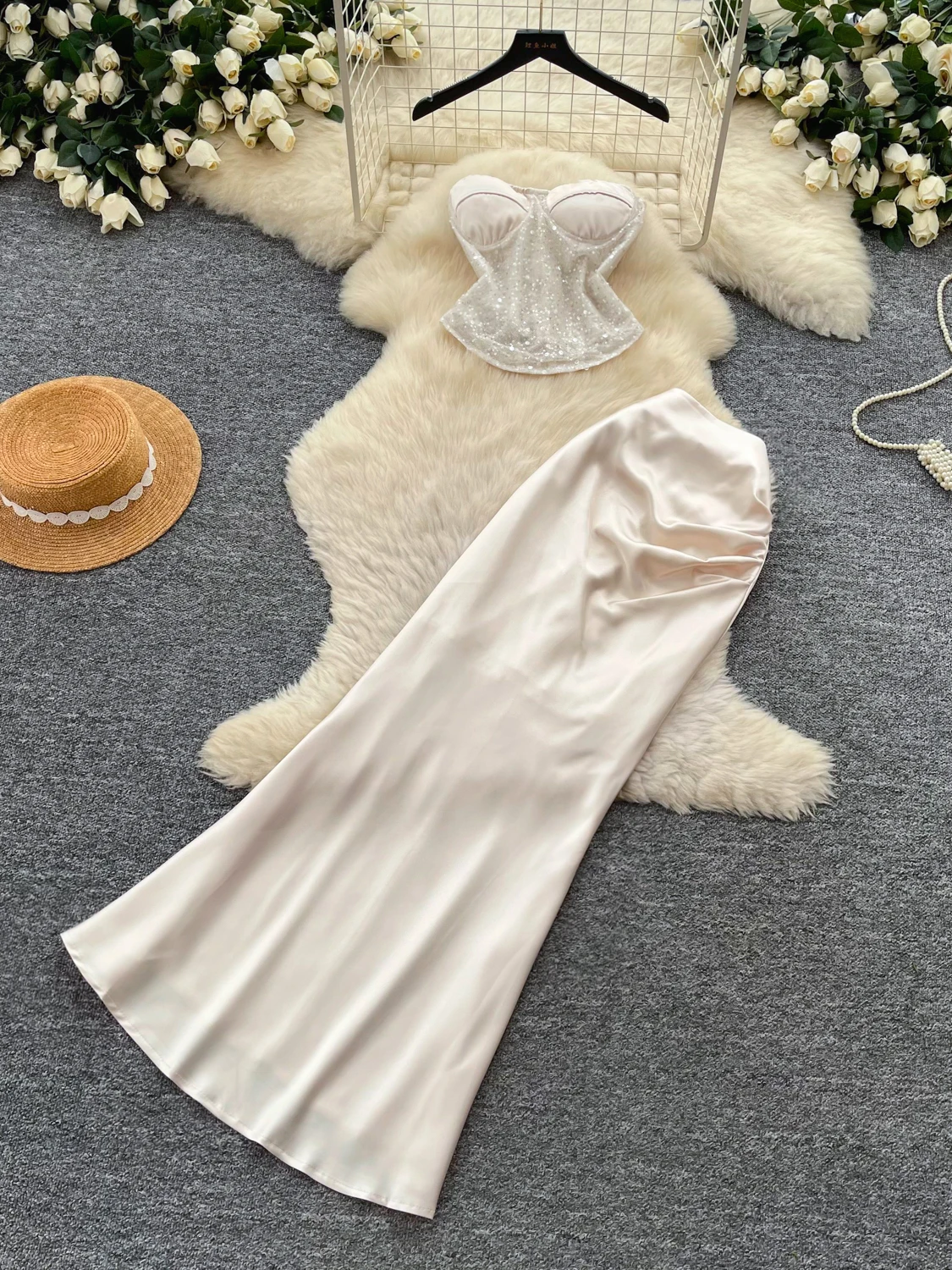 

Elegant Glittering High Waist Two-Piece Set Women's Summer Fashion Ensemble Chest Wrap Top And Fish Tail Skirt Ensemble