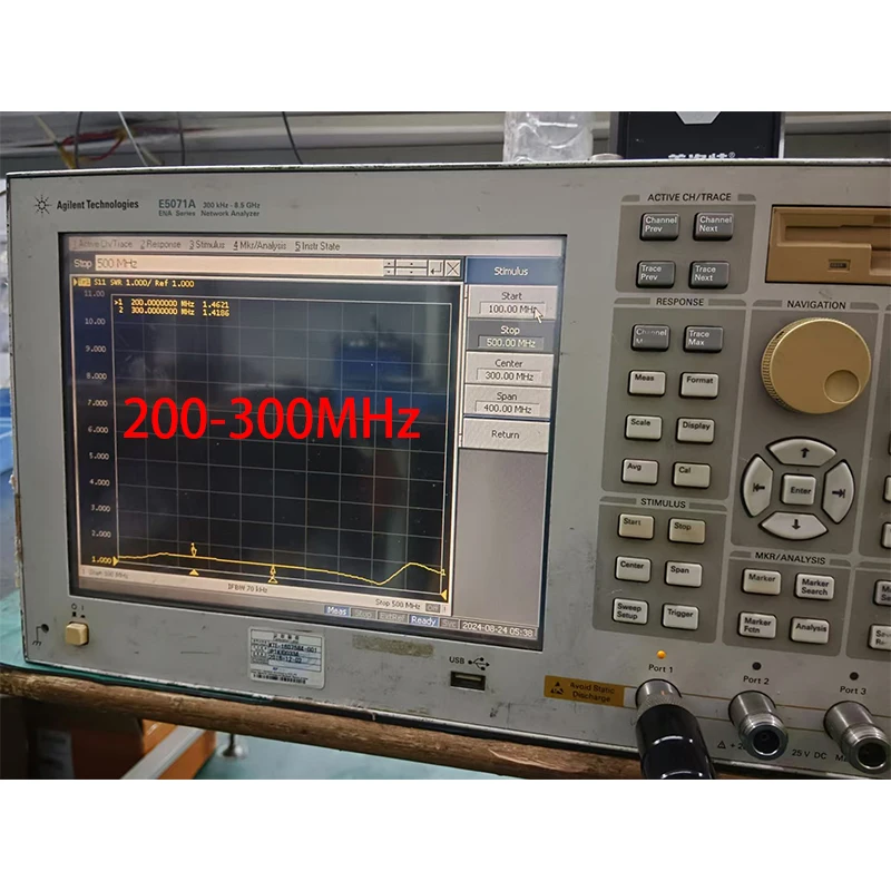 200-300MHz 300-400MHz 400-500MHz 500-600MHz 200-350MHz 300-500MHz antenna in fibra di vetro N-head UAV modulo jammer antenna ad alta potenza