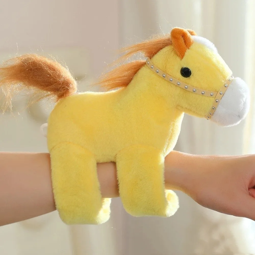

Плюшевый браслет с имитацией лошади, мягкая новинка, плюшевая игрушка с изображением лошади, мультяшный вращающийся хвост, браслет с пони, вечерние сувениры