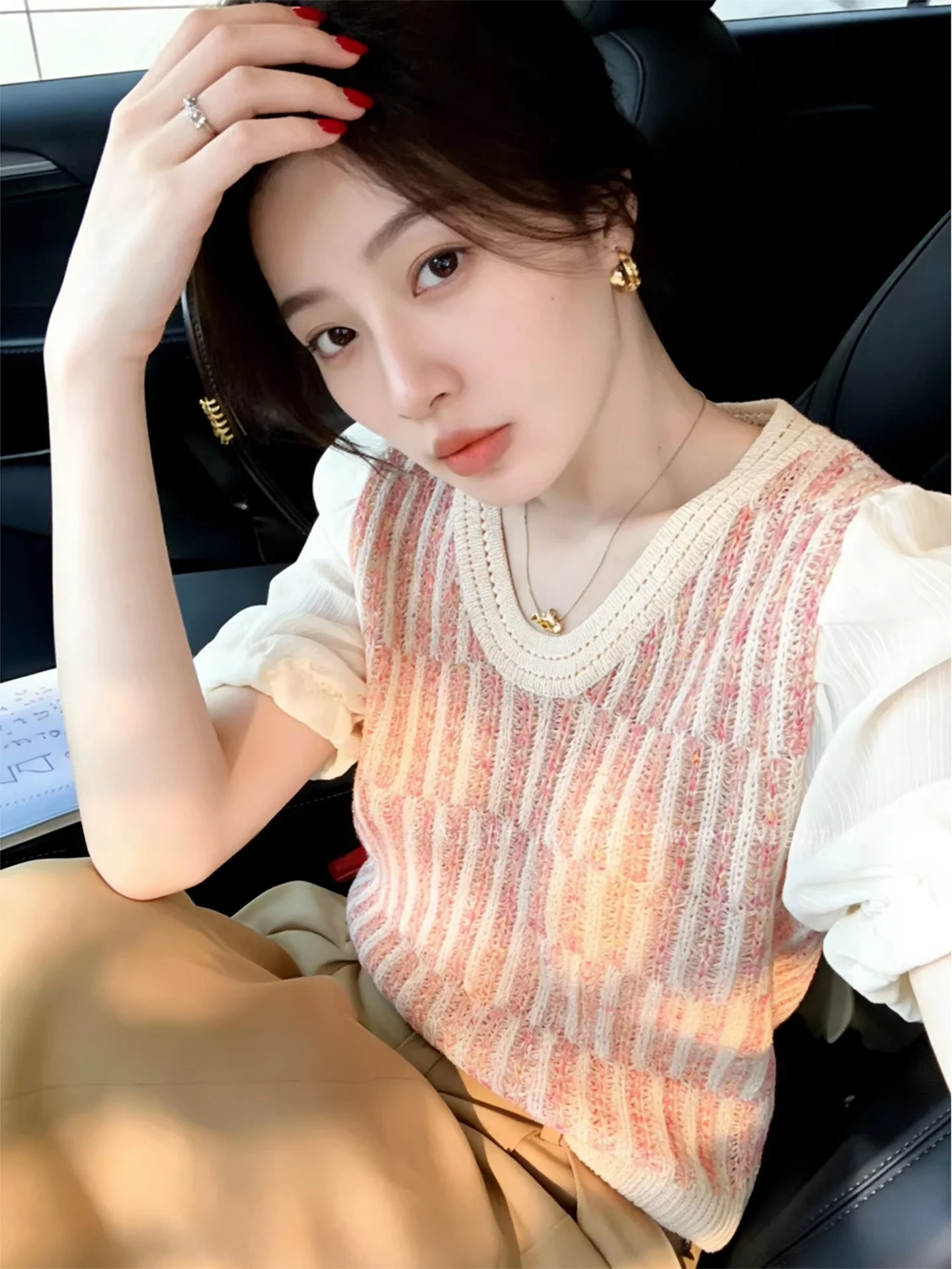 

Весна 2026: Женский вязаный жилет в милом стиле с сетчатыми вставками и вырезами, укороченный, приталенный, корейская версия, прямой крой, для повседневной носки