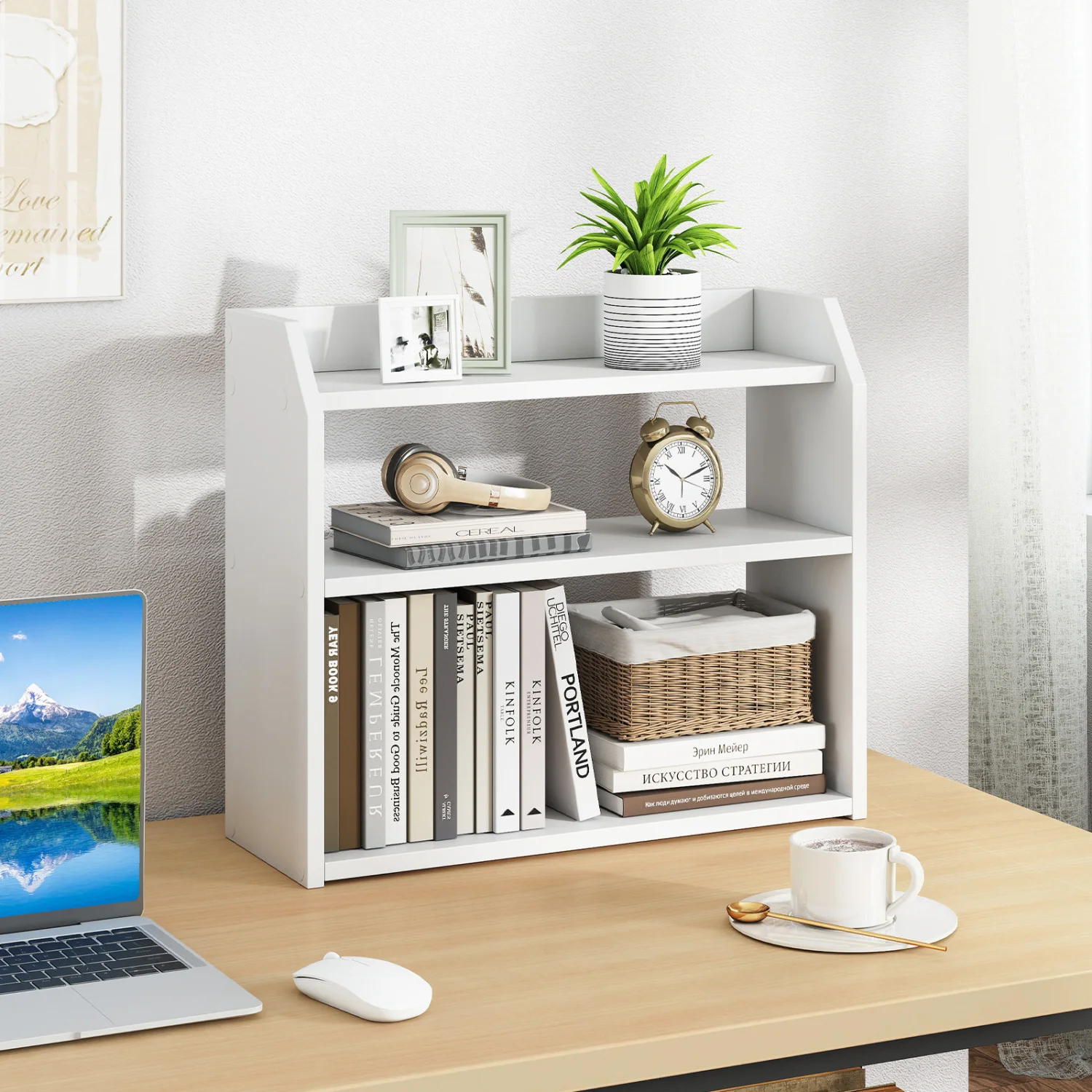 

Трехуровневая настольная книжная полка из дерева с приподнятыми защитными бортиками - белая