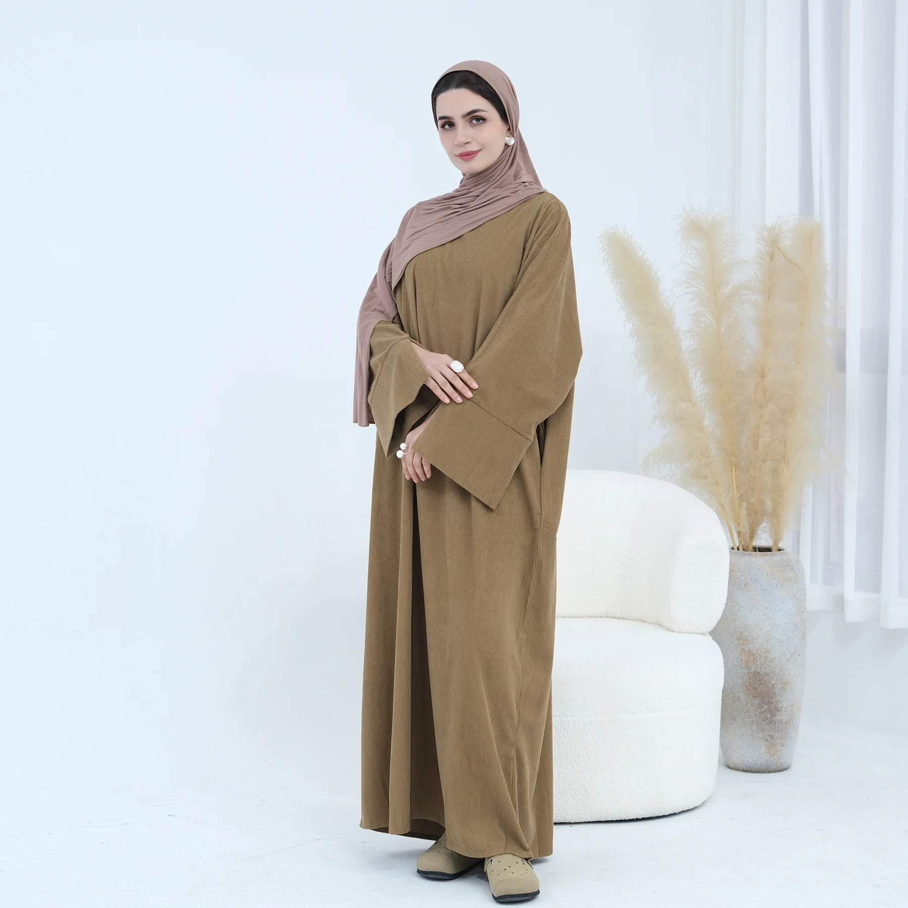 

Corduroy Abaya Dubai Luxury Muslim Long Dress Thicked Closed Abayas for Women Islamic Clothes Kaftan Marocain Femme Robe Casual