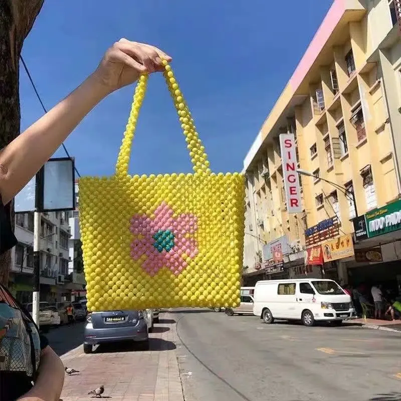 

Customized 2023 New Women's Fashion Simple Flower Design Handbag Celebrity Hand Woven Acrylic Beaded Bolsos Para Mujer Flower