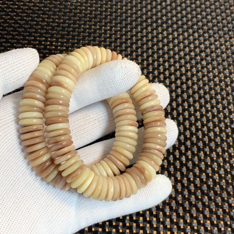 Camel bone bead bracelets can be wrapped around the fingers for stress relief, are oil-smooth and high-density