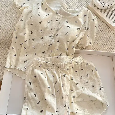 女性用ボウプリント半袖パジャマセット、ボタンダウントップとショートパンツ、スイートキュートなホームラウンジウェア、夏の寝室用スリープウェア