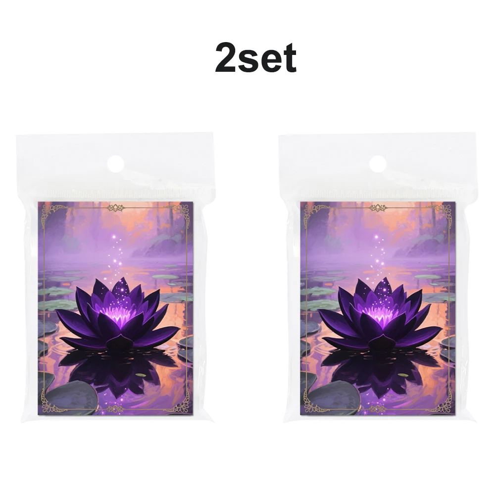 Fundas Protectoras para Tarjetas de Anime y Arte, Tamaño Estándar, 66x91mm, 120 Unidades, Frente Transparente y Reverso Mate con Loto Morado, para MTG/PTCG, Juegos de Mesa y Tarjetas Coleccionables