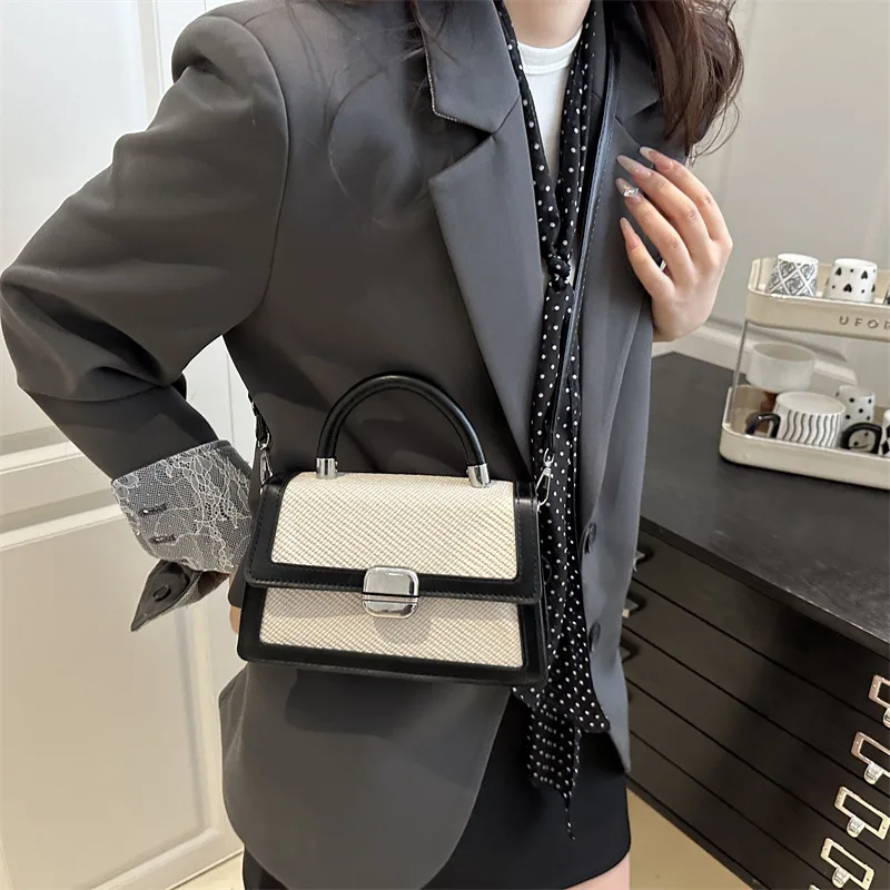 2025 primavera ed estate nuova borsa quadrata dal design di nicchia borsa a tracolla da donna alla moda e alla moda