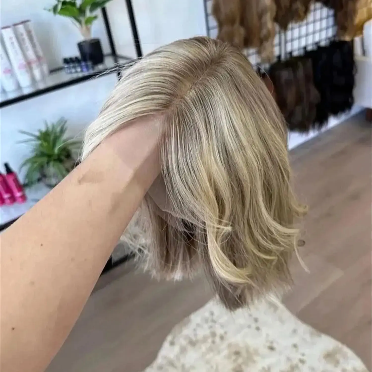 

Синтетический парик с мелированием цвета пепельный блонд, женский, 150% плотность, волнистый, 13*4HD, с невидимым кружевом, предварительно проработанная линия роста волос, короткий волнистый боб