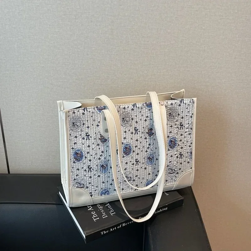

Tote Bag Large Capacity Trendy Printed Shoulder Bag for Women Fashionable Handbag Work Commute Durable HighQuality Purse