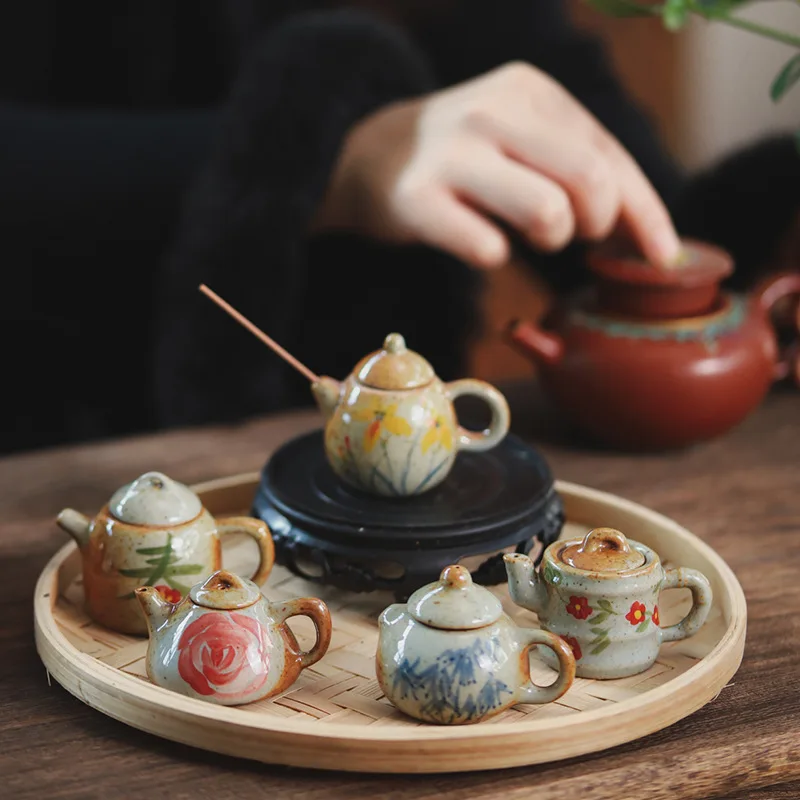 Handmade Jingdezhen Ceramic Mini Teapot Finger Teapot Handheld Tiny Tea Pet Micro Landscape Desk Ornament Gift Box