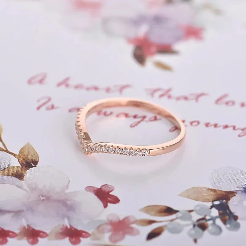 Original Design Rose Gold V-Shaped Diamond Ring Classic Collection Luxury Ladies Attend Wedding Jewelry Accessories