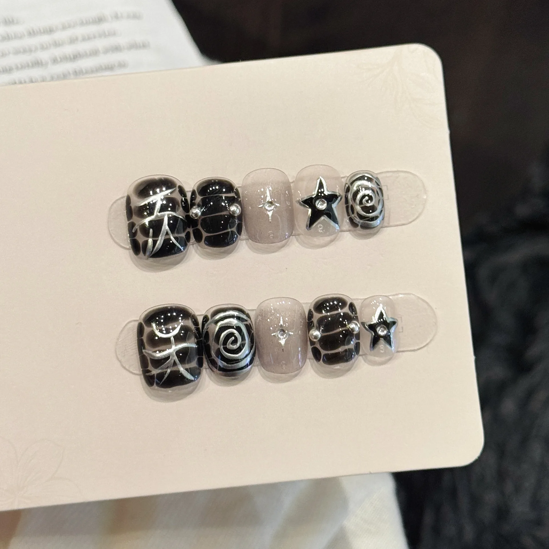 10 Stück handgemachte kurze runde künstliche Nägel, dunkles Alligatormuster, Y2k-Stern-Designs, zum Aufdrücken der Nägel, süßes, cooles, würziges Mädchen, künstlicher Nagel
