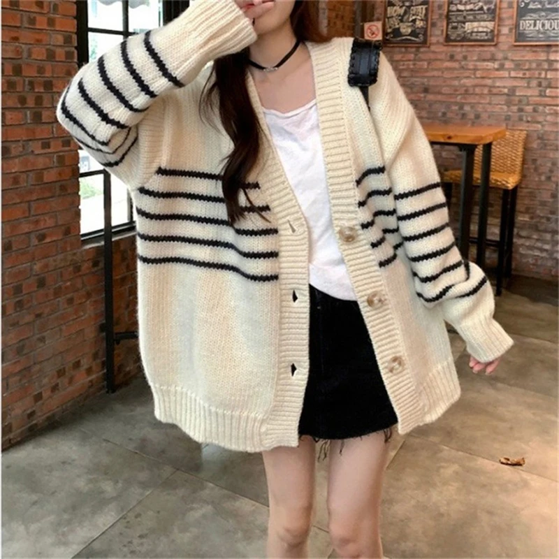 

Retro Contrasting Striped Knitted Cardigan For Women Autumn Casual Long Sleeved V-Neck Sweater 2024 New Loose Commuter Tops