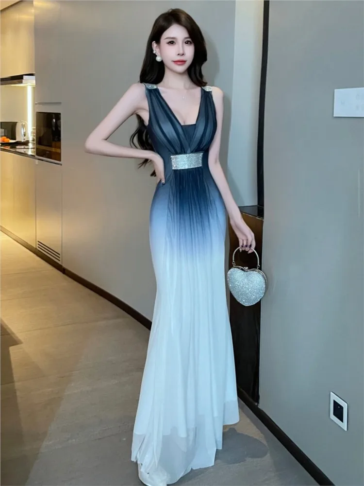 

A light luxury and niche blue white gradient sleeveless dress for host with grand swing