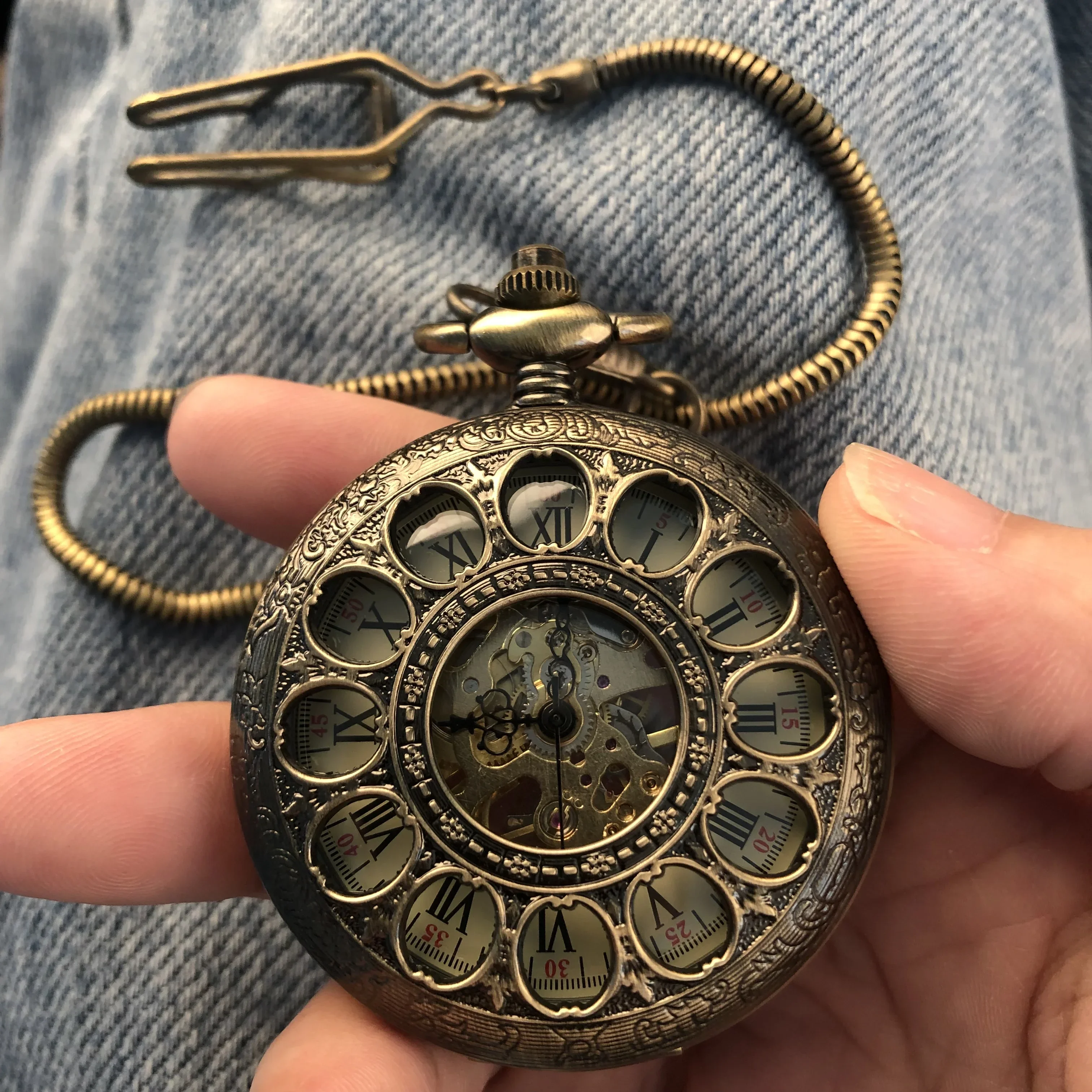 Orologio da tasca meccanico con fiore di zucca cavo in bronzo Squisito ciondolo di lusso Steampunk Orologio da tasca con catena regalo per uomo donna